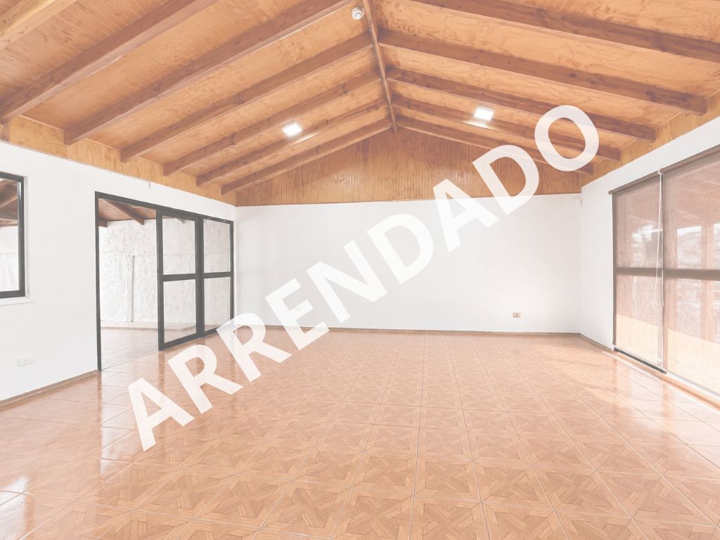 Foto de Casa Comercial en Avenida Juan Cisternas – Alta Exposición y Múltiples Usos Comerciales